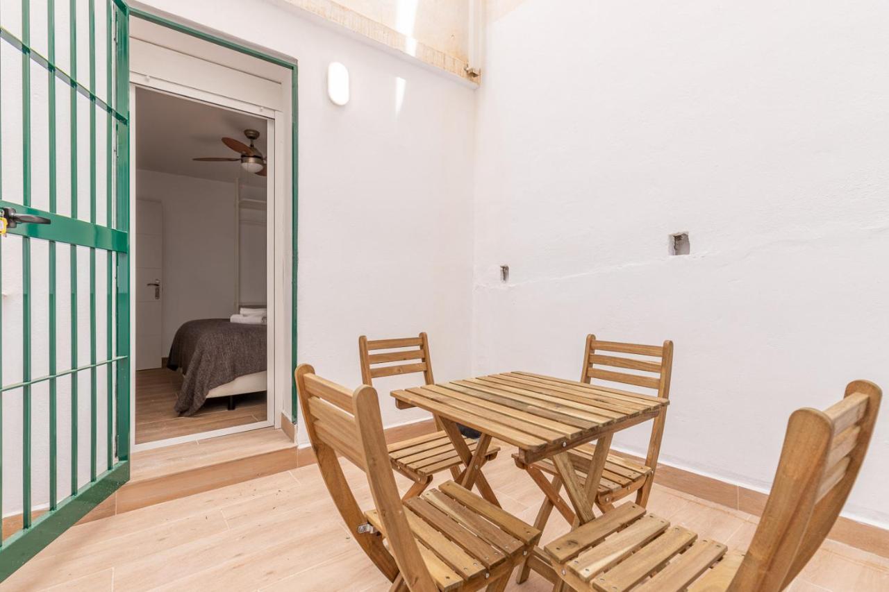 Fun Building Flats By Homeabout Malaga Exterior photo